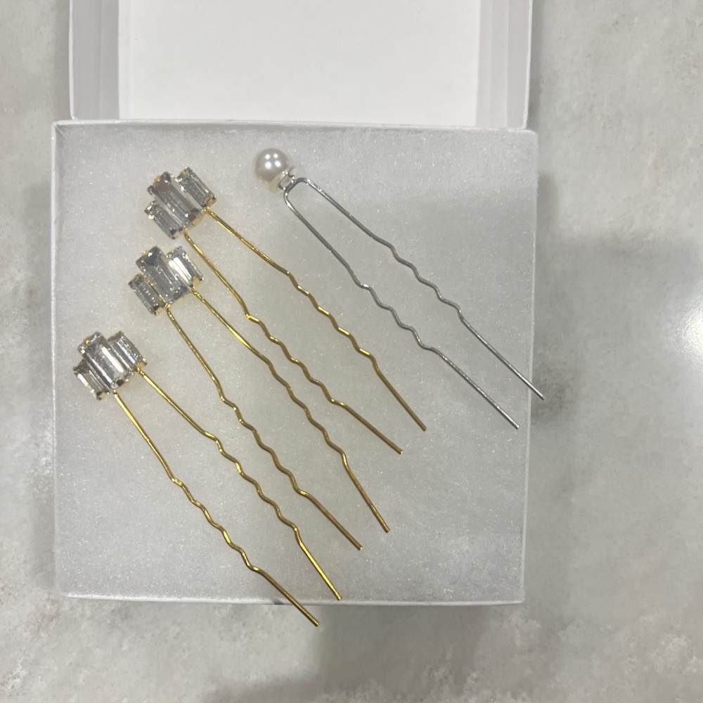 3 gold sparkly hair pins.  One silver pearl hair pin.  Never used.